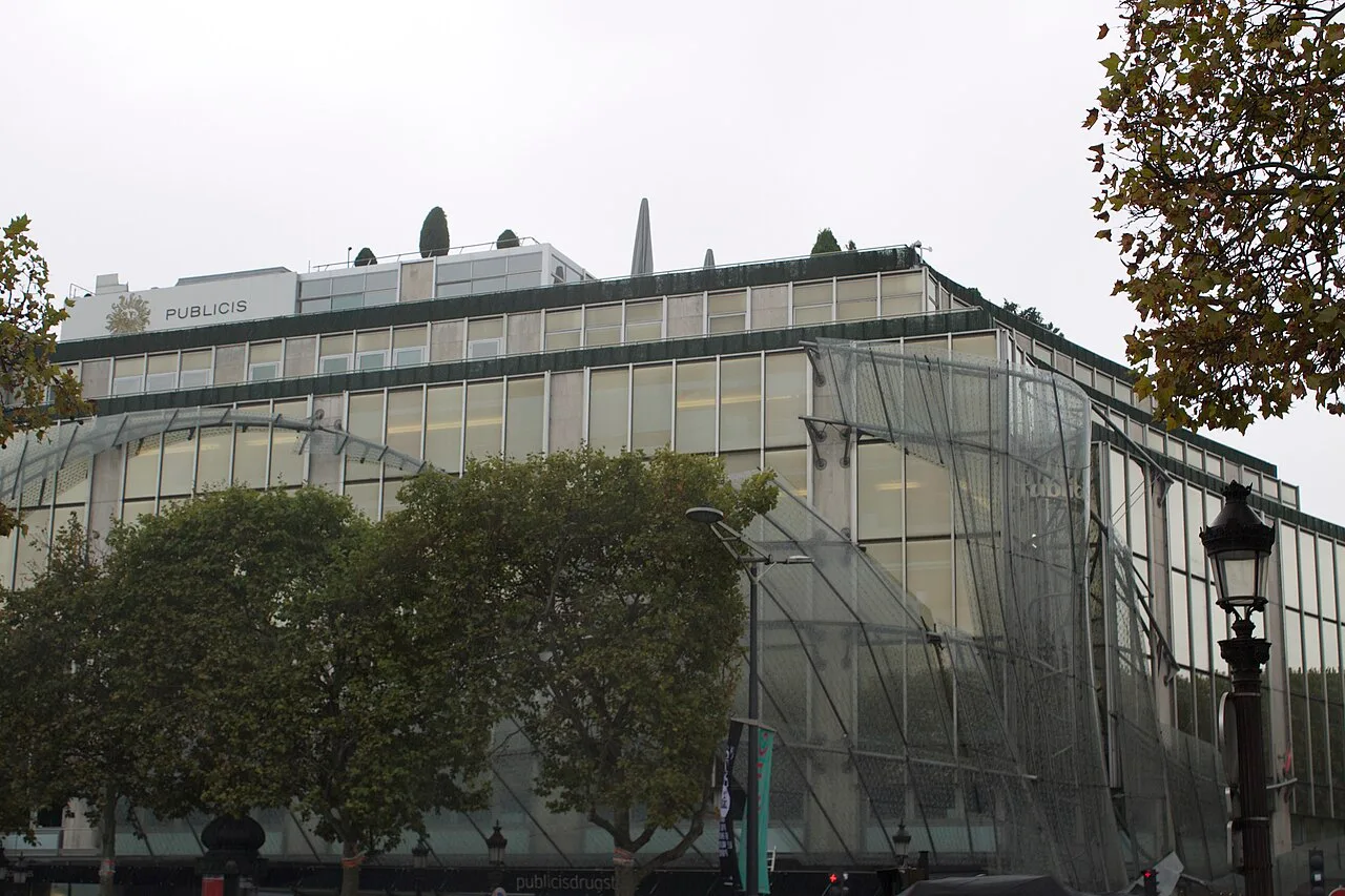 Publicis Drugstore sugli Champs Elysees a Parigi